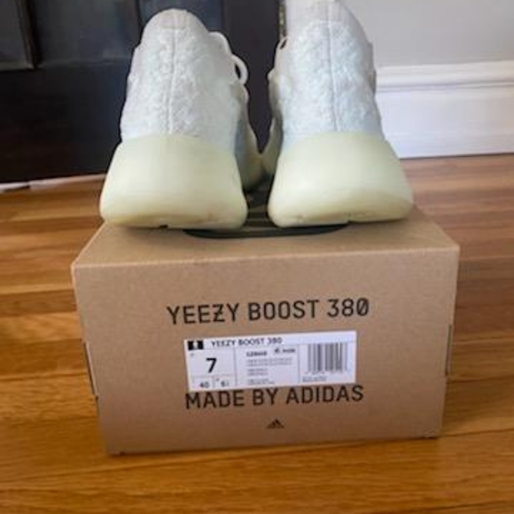 Yeezy 380 Calcite Glow - Picture 3 of 12